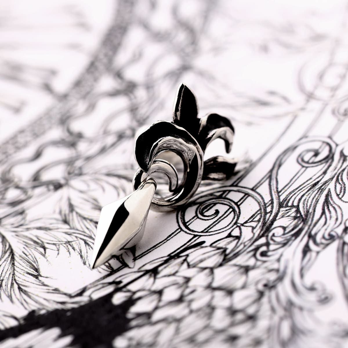 ブラッディマリー Light ライト ピアス 光 | ジュエリーコネクション