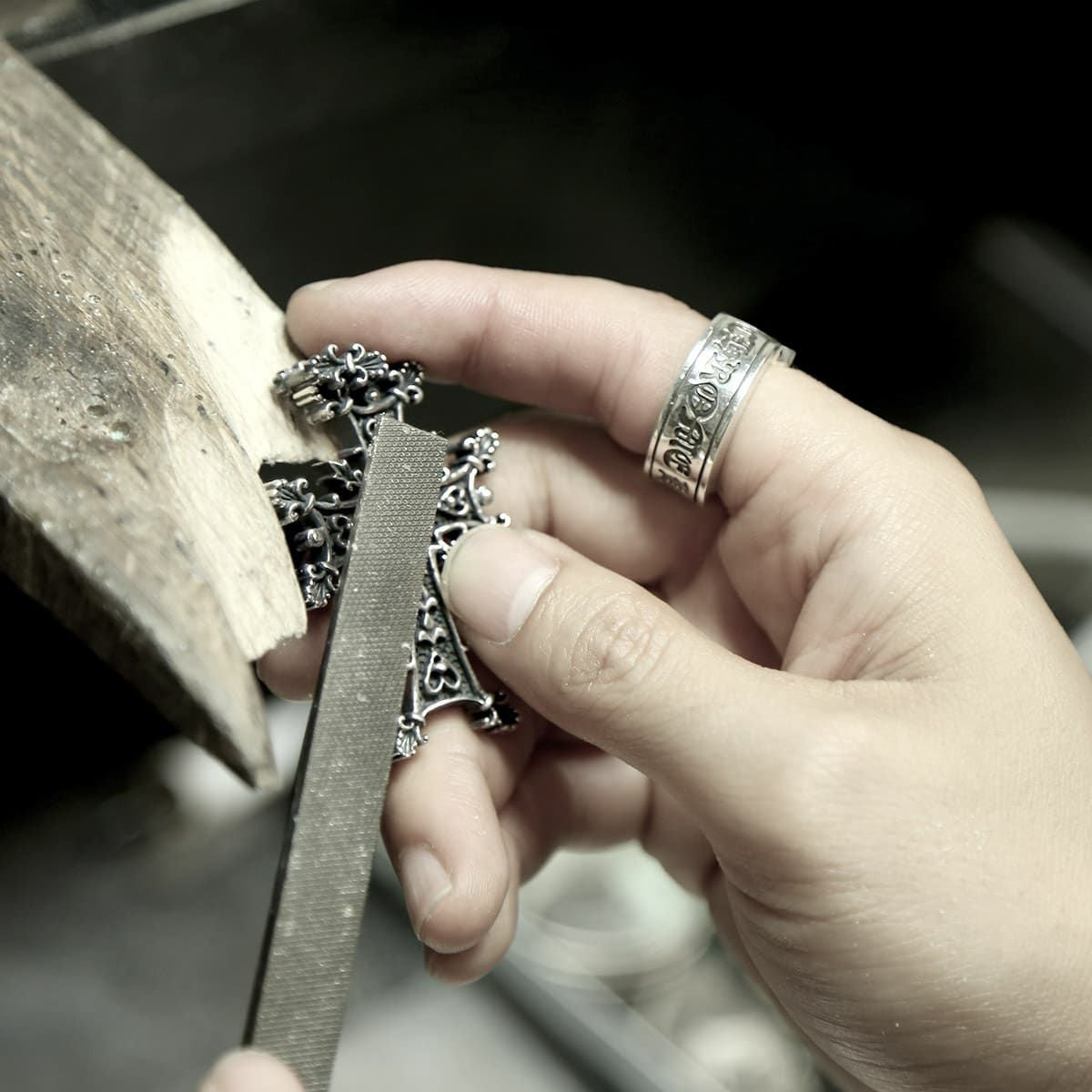 クロムハーツ CH スクロールラベル リング / ラージ | ジュエリー