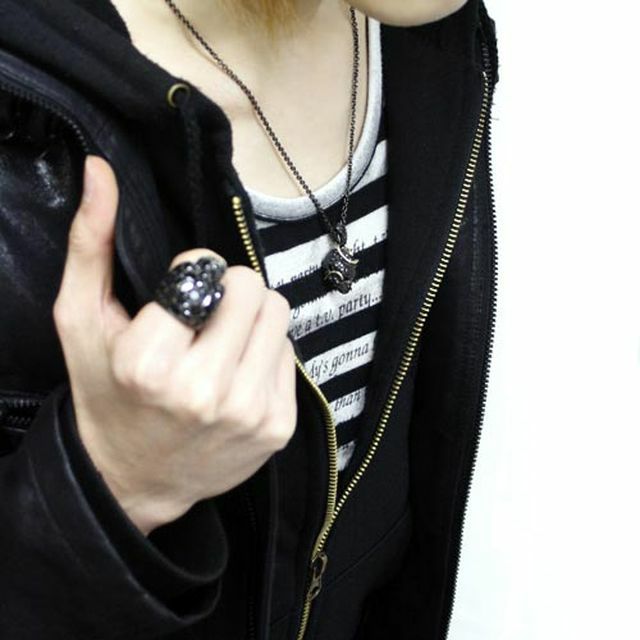 ヴェルヴェットラウンジ スターダストスカルペンダント ブラック