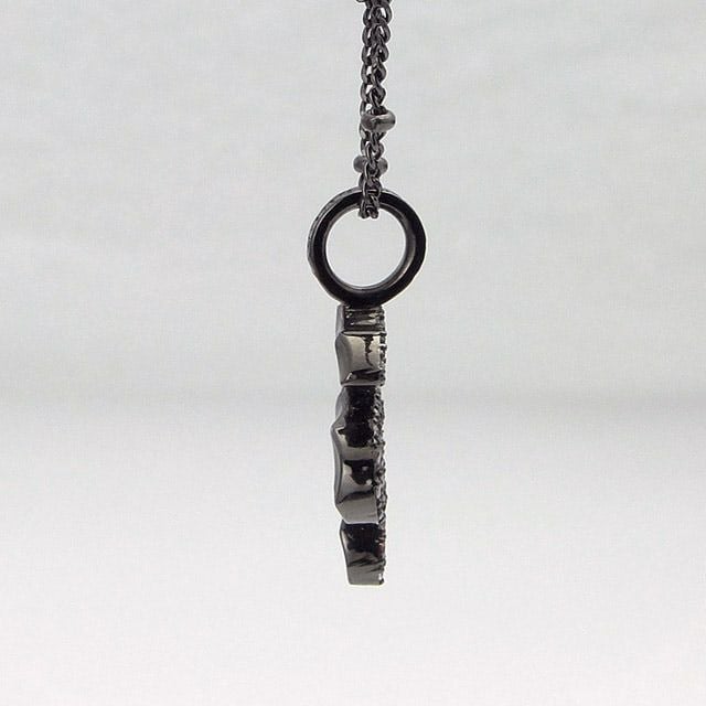 ヴェルヴェットラウンジ グッドラック スネーク ペンダント/ブラック