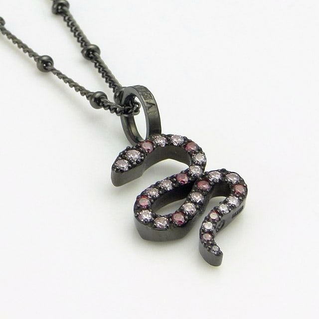 ヴェルヴェットラウンジ グッドラック スネーク ペンダント/ブラック