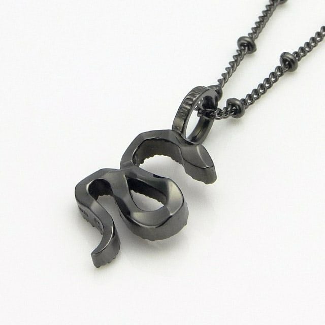 ヴェルヴェットラウンジ グッドラック スネーク ペンダント/ブラック