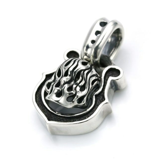 ガッチョ パイロ オン ルシアーズ ホースシュー ペンダント