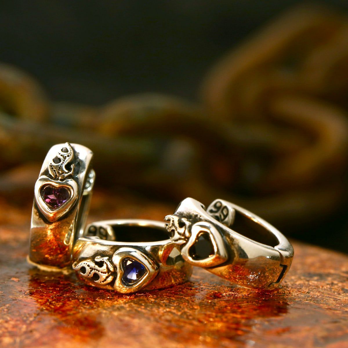 レザーズアンドトレジャーズ セイクリッドハートピアス /オニキス