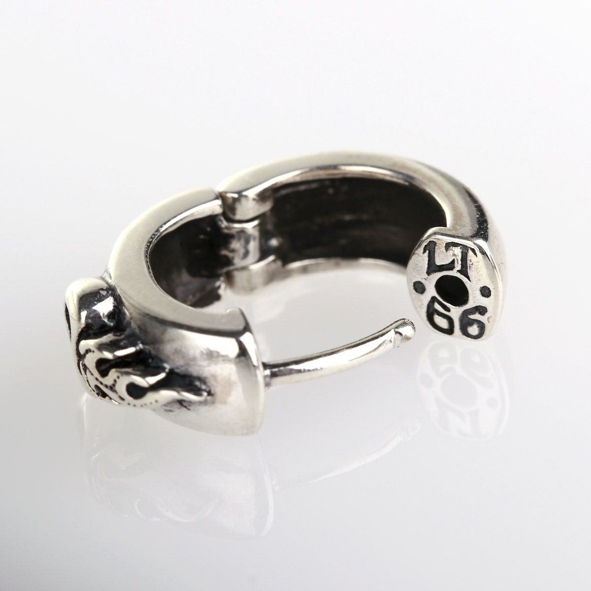 レザーズアンドトレジャーズ セイクリッドハートピアス /サファイア