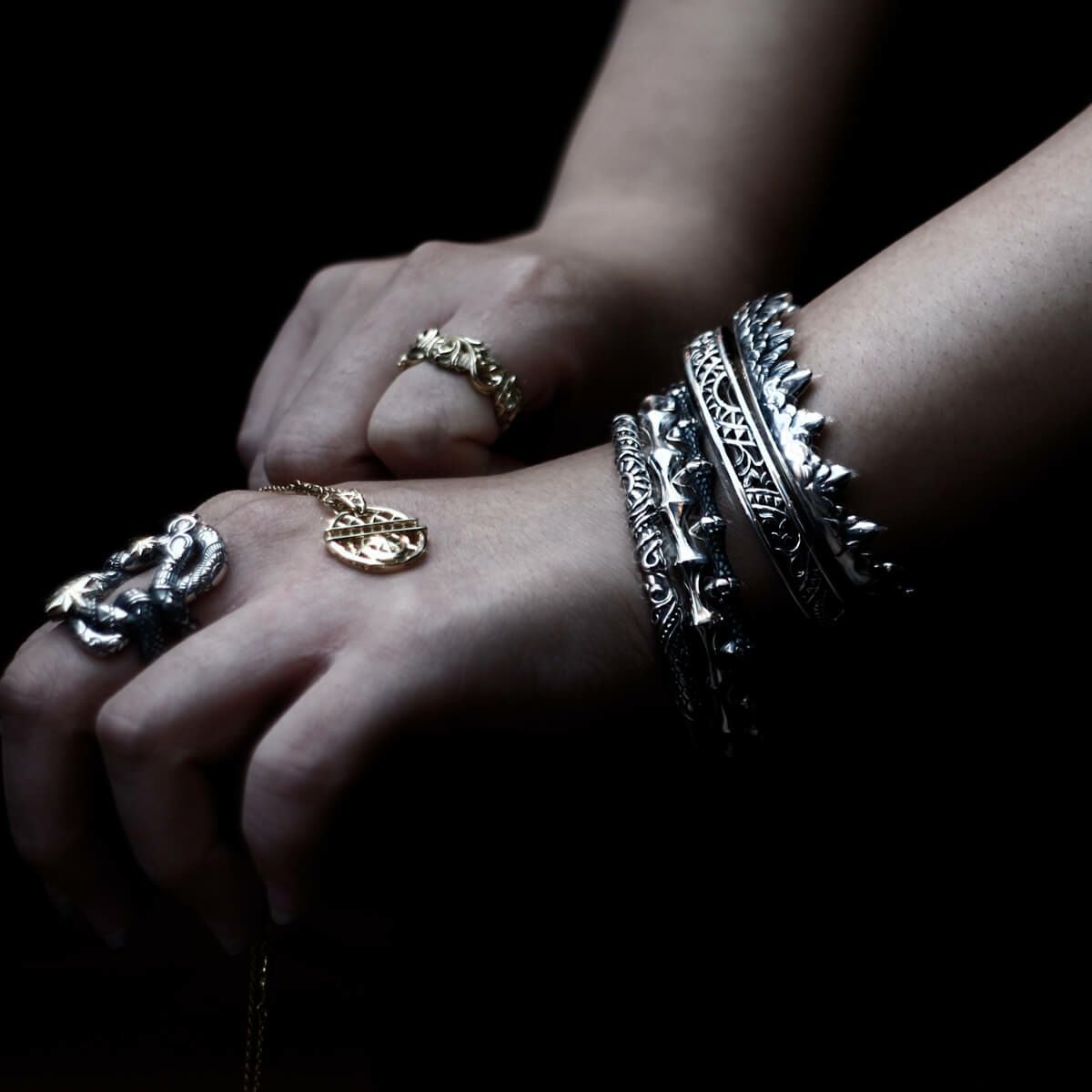 ブラッディマリー マジシャンバングル S | ジュエリーコネクション