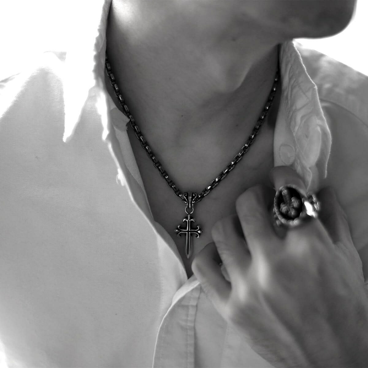 レザーズアンドトレジャーズ ポリチーノクロスペンダント 2nd（トップ