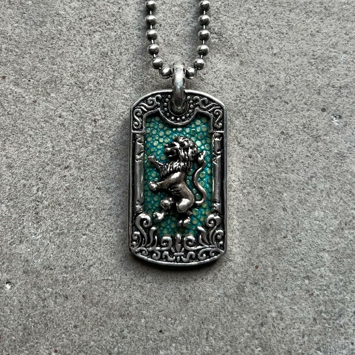 レザーズアンドトレジャーズ IDタグペンダント スモール w/ライオン