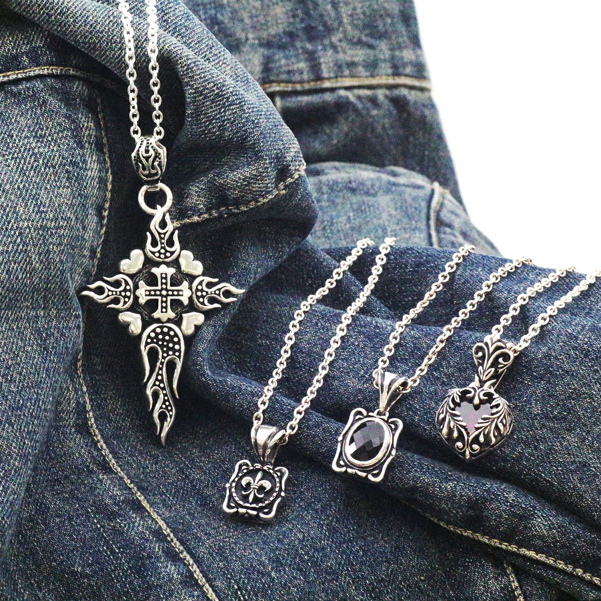 レザーズアンドトレジャーズ フレームハートクロスペンダント（トップ