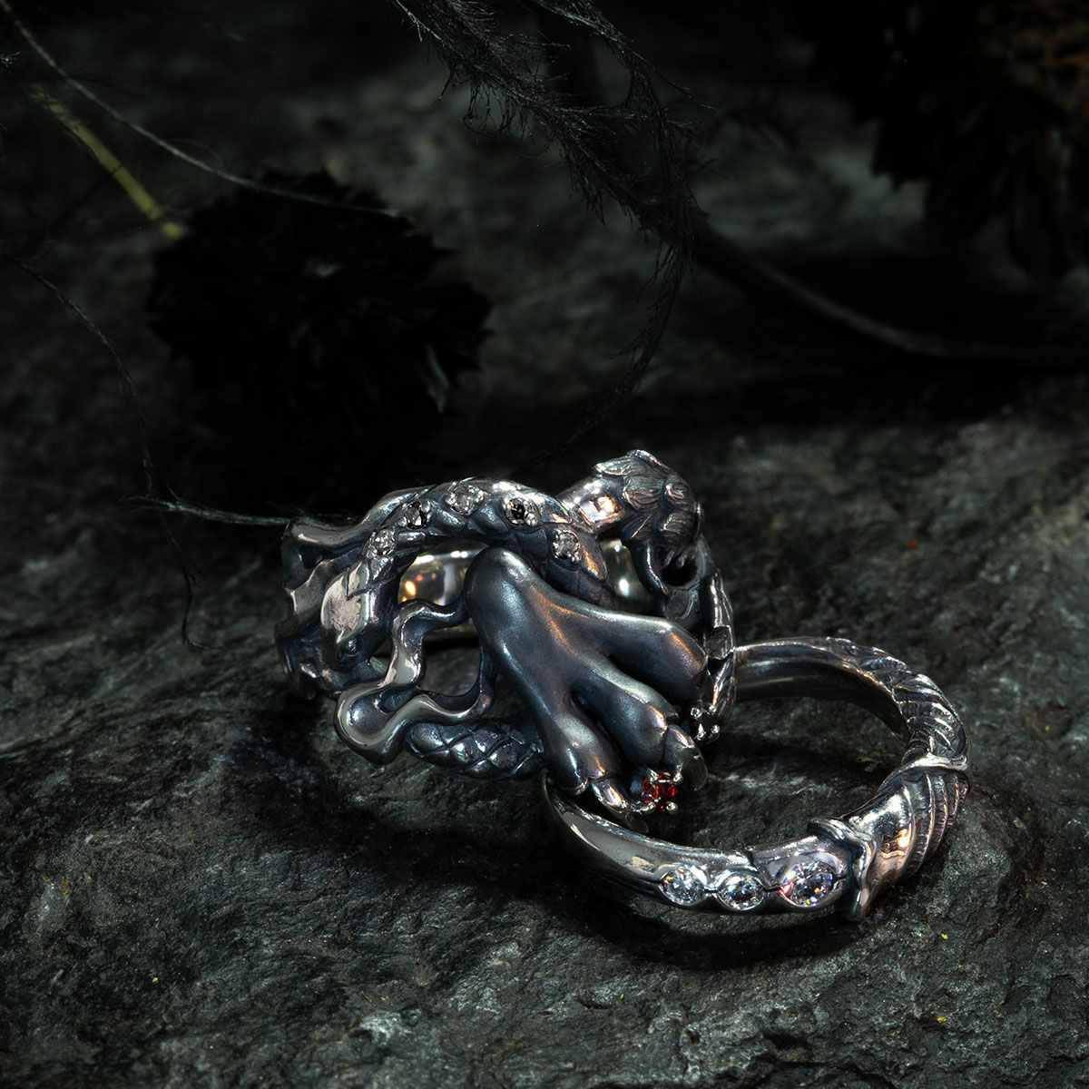 ブラッディマリー ダミアリング w/ホワイトトパーズ/ガーネット