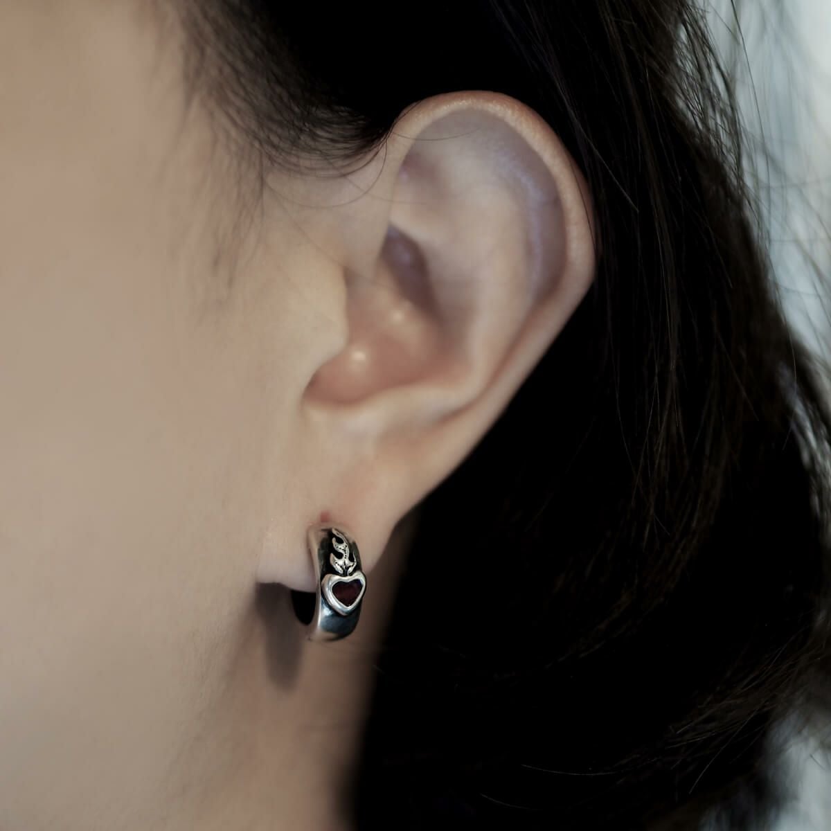 レザーズアンドトレジャーズ セイクリッドハートピアス w/ルビー