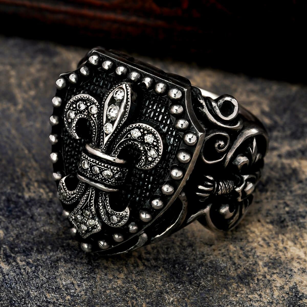 レザーズアンドトレジャーズ クレストリング 2nd w/ニューロングフレア