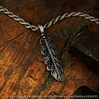 スクロールフェザーチャーム w/ダイヤモンドパヴェ